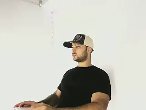 Snapshot of Sebas-hott chatting on October 5, 10:07 pm Sebas-hott online show from October 5, 10:07 pm