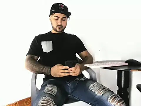 Snapshot of Sebas-hott chatting on October 16, 10:33 pm Sebas-hott online show from October 16, 10:33 pm