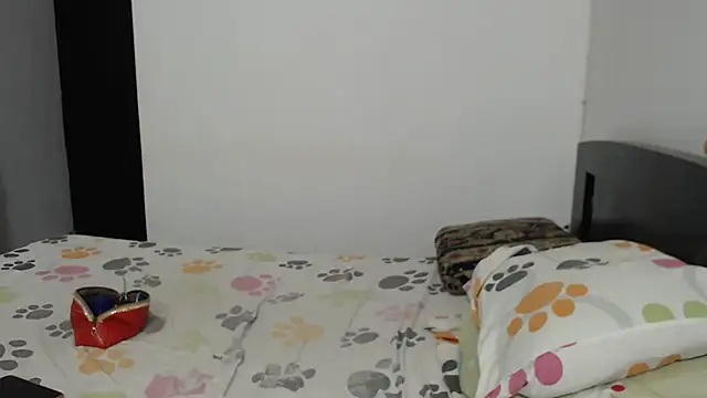 Snapshot of chocoboom4u chatting on December 15, 12:51 am chocoboom4u online show from December 15, 12:51 am