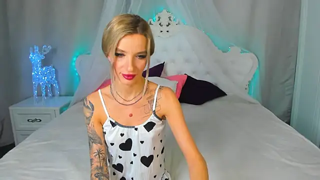 Snapshot of AlinaLovelyX chatting on December 30, 1:15 am AlinaLovelyX online show from December 30, 1:15 am