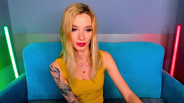 Snapshot of AlinaLovelyX chatting on March 21, 1:13 am AlinaLovelyX online show from March 21, 1:13 am