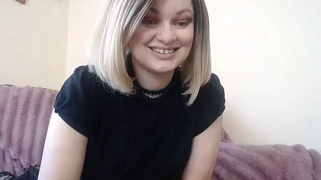 Snapshot of YourSweetJam chatting on March 5, 7:48 am YourSweetJam online show from March 5, 7:48 am