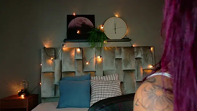 alaia-rogers online show from September 20, 11:44 am