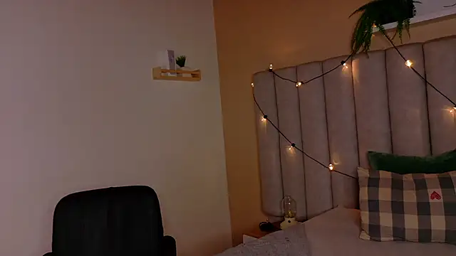 alaia-rogers online show from February 7, 11:47 am