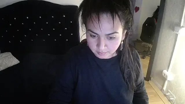 lucianaa 25 online show from December 23, 6:48 pm