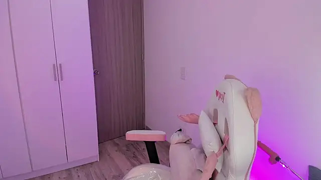 isa bellaa0 online show from February 12, 3:12 am