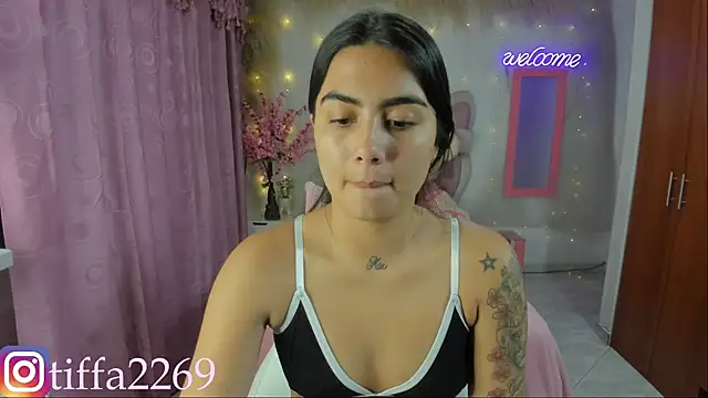 Snapshot of tifany_tay2 chatting on December 6, 1:51 am tifany tay2 online show from December 6, 1:51 am