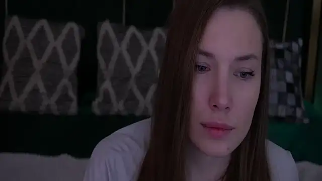 IceDanielles online show from November 14, 1:32 pm