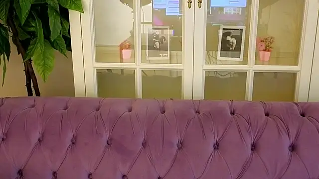 IceDanielles online show from March 25, 1:39 pm