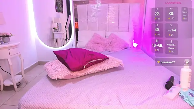 Snapshot of michelle_madson_ chatting on September 18, 2:35 am michelle madson online show from September 18, 2:35 am