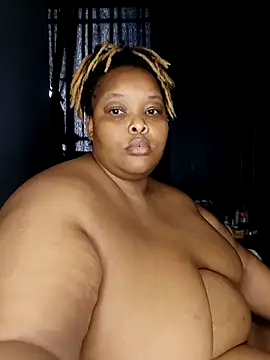Snapshot of fatafricanqueen chatting on December 26, 1:10 pm fatafricanqueen online show from December 26, 1:10 pm
