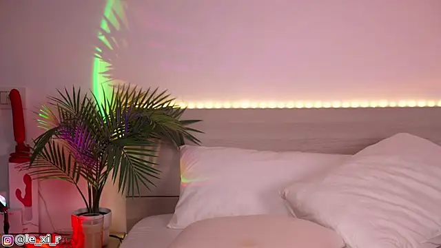 Lexi Reed online show from October 3, 2:14 pm