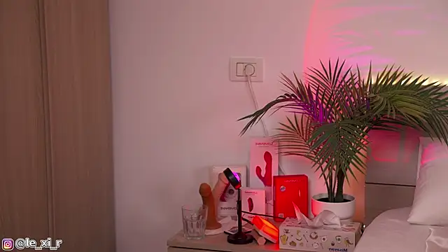 Lexi Reed online show from October 21, 2:07 pm