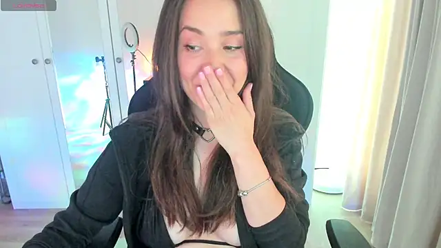 Snapshot of PlayfulGoddess chatting on April 21, 3:07 pm PlayfulGoddess online show from April 21, 3:07 pm