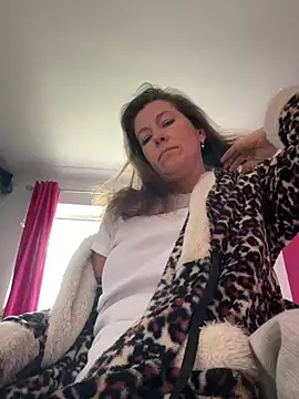 Lwhite1 online show from May 12, 3:42 pm