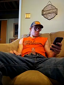 Snapshot of REDHAMMER_ chatting on March 6, 6:15 pm REDHAMMER online show from March 6, 6:15 pm