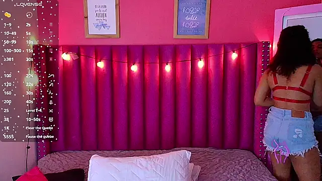Snapshot of littleebonny chatting on December 6, 3:22 pm littleebonny online show from December 6, 3:22 pm
