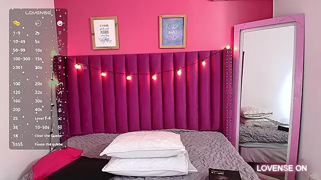 Snapshot of littleebonny chatting on December 11, 12:44 pm littleebonny online show from December 11, 12:44 pm