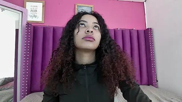 littleebonny online show from March 12, 12:33 pm