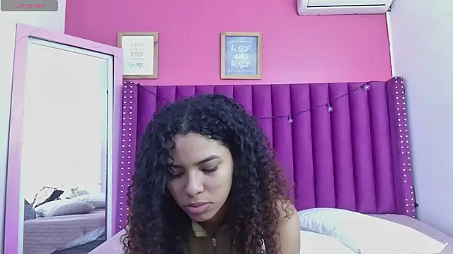 littleebonny online show from March 26, 12:33 pm