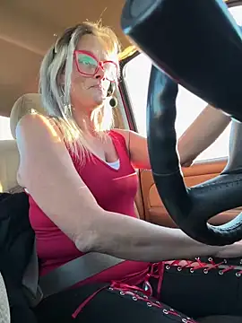 vixendoll87 online show from October 22, 9:58 pm