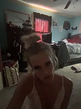 vixendoll87 online show from November 12, 7:13 pm