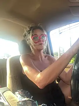 vixendoll87 online show from June 6, 10:47 pm