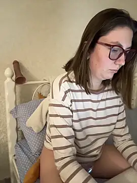 BeatriceTender online show from December 5, 7:10 pm