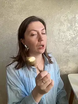 BeatriceTender online show from March 25, 11:16 am