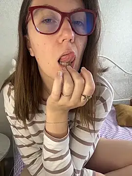 BeatriceTender online show from May 11, 8:53 am