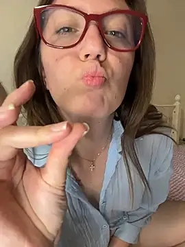 BeatriceTender online show from May 18, 6:47 pm