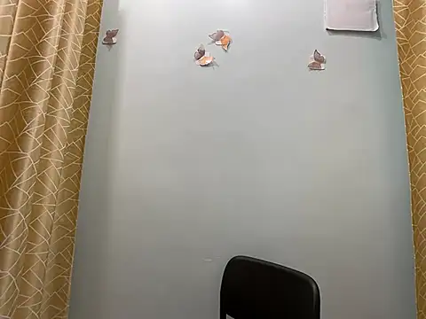 Snapshot of TransLisa7 chatting on April 13, 7:19 pm TransLisa7 online show from April 13, 7:19 pm