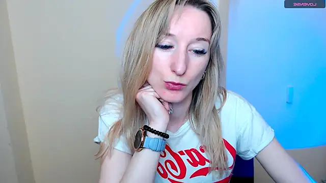 AmandaSell online show from May 11, 2:45 pm