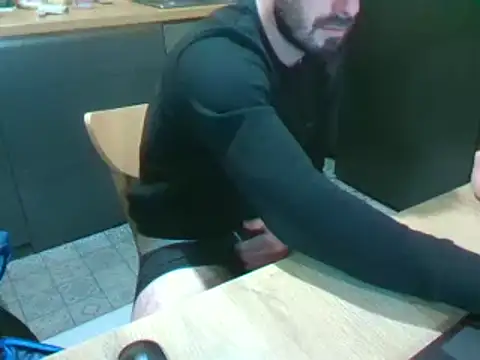 Snapshot of giorgakaci69 chatting on December 19, 12:02 am giorgakaci69 online show from December 19, 12:02 am