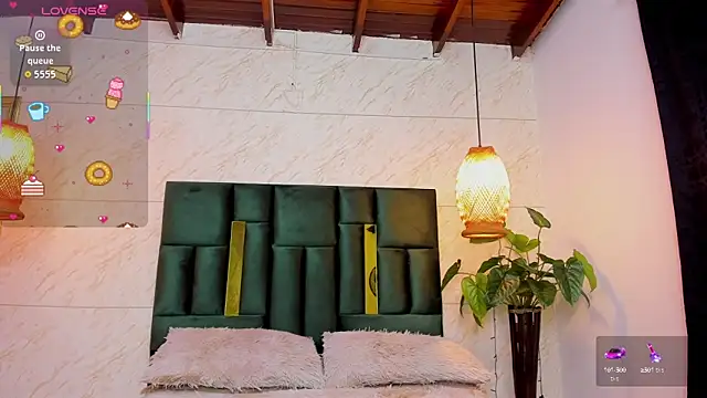 Snapshot of Taiissa_ chatting on September 26, 10:47 pm Taiissa  online show from September 26, 10:47 pm