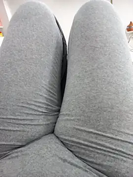 Snapshot of buterfly1519 chatting on November 29, 6:00 pm buterfly1519 online show from November 29, 6:00 pm