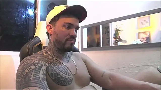 Snapshot of Angel_sex_latin chatting on January 4, 9:32 am Angel sex latin online show from January 4, 9:32 am