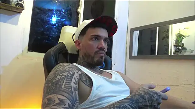Snapshot of Angel_sex_latin chatting on January 18, 3:31 am Angel sex latin online show from January 18, 3:31 am