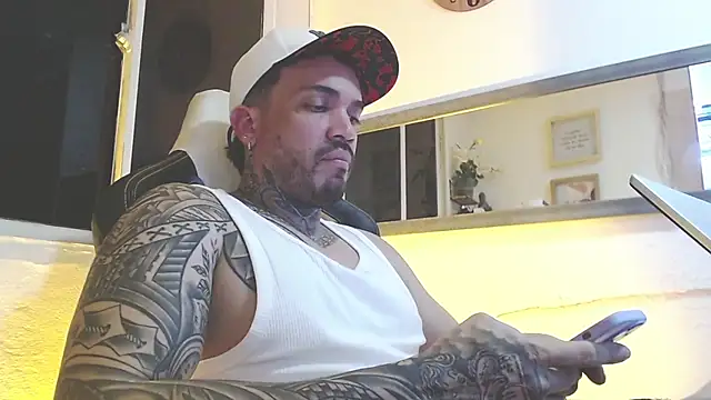 Snapshot of Angel_sex_latin chatting on March 8, 5:59 am Angel sex latin online show from March 8, 5:59 am