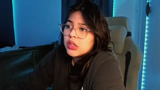 Snapshot of miacanela_xo chatting on January 10, 12:23 am miacanela xo online show from January 10, 12:23 am