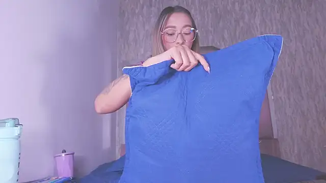 vale ross  online show from October 16, 3:07 am