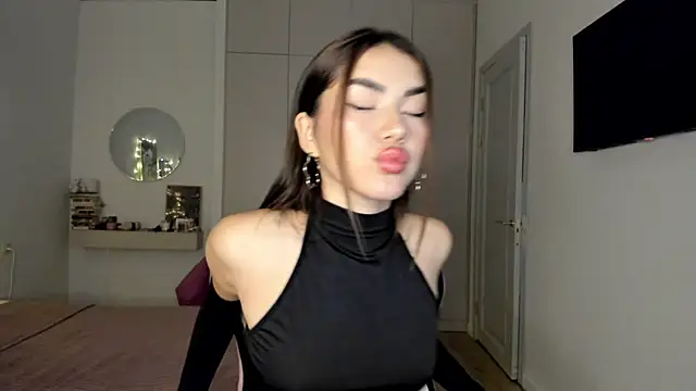 Snapshot of Shineel chatting on January 15, 2:27 am Shineel online show from January 15, 2:27 am