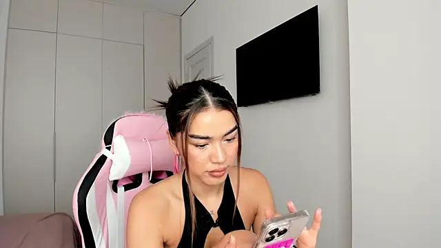 Snapshot of Shineel chatting on February 9, 5:22 am Shineel online show from February 9, 5:22 am