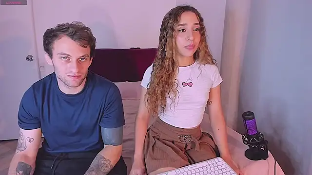 Snapshot of Ari_Feiry chatting on December 2, 12:16 am Ari Feiry online show from December 2, 12:16 am