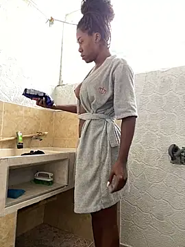 Snapshot of sweetsarabig22cm chatting on February 12, 4:22 pm sweetsarabig22cm online show from February 12, 4:22 pm