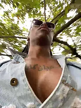 Snapshot of sweetsarabig22cm chatting on March 5, 10:43 pm sweetsarabig22cm online show from March 5, 10:43 pm