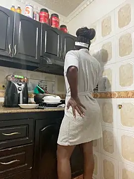 Snapshot of sweetsarabig22cm chatting on March 14, 5:05 am sweetsarabig22cm online show from March 14, 5:05 am