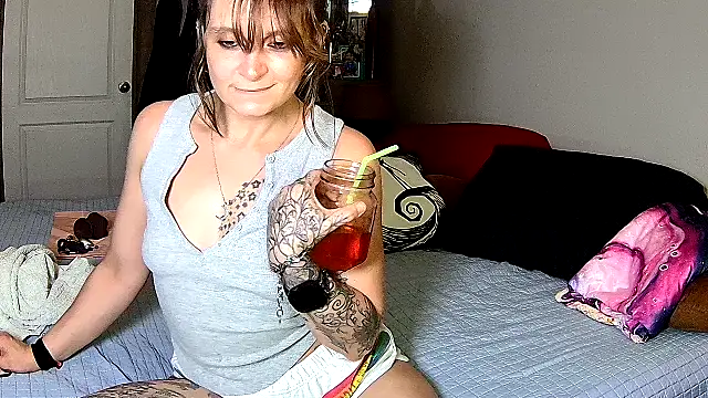 ZeelaXoXo online show from January 10, 4:47 am