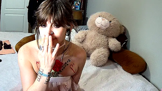 Snapshot of ZeelaXoXo chatting on February 15, 7:51 am ZeelaXoXo online show from February 15, 7:51 am