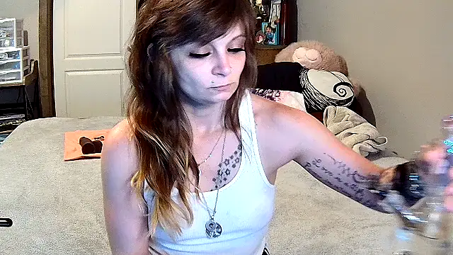 Snapshot of ZeelaXoXo chatting on February 24, 4:43 am ZeelaXoXo online show from February 24, 4:43 am